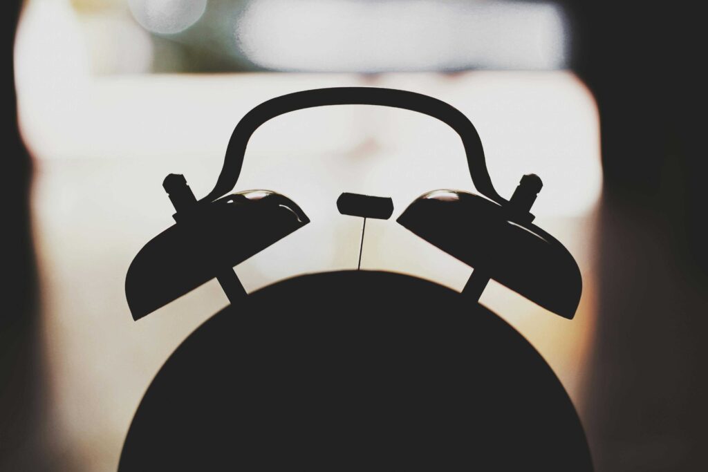 Simple Tricks to Wake Up Early and Feel Refreshed